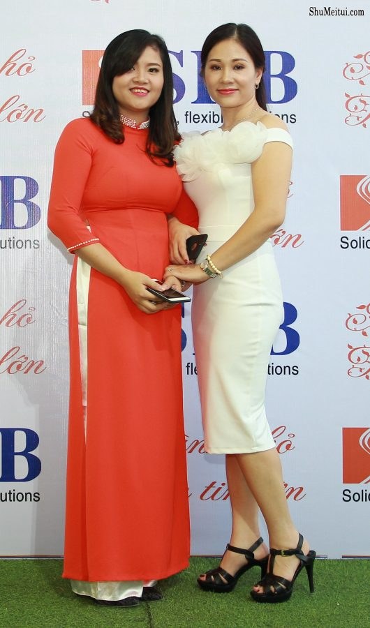 胡艳阿姨红毯高跟礼服似明星[第11张/共23张]