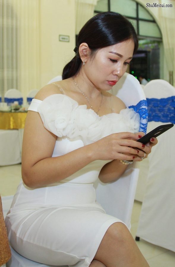 胡艳阿姨红毯高跟礼服似明星[第22张/共23张]