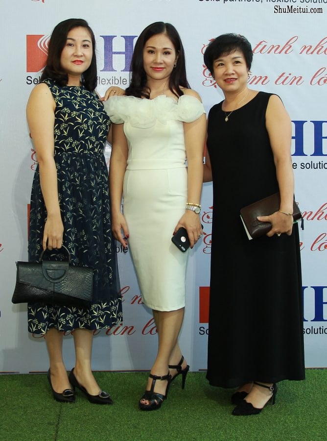 胡艳阿姨红毯高跟礼服似明星[第8张/共23张]