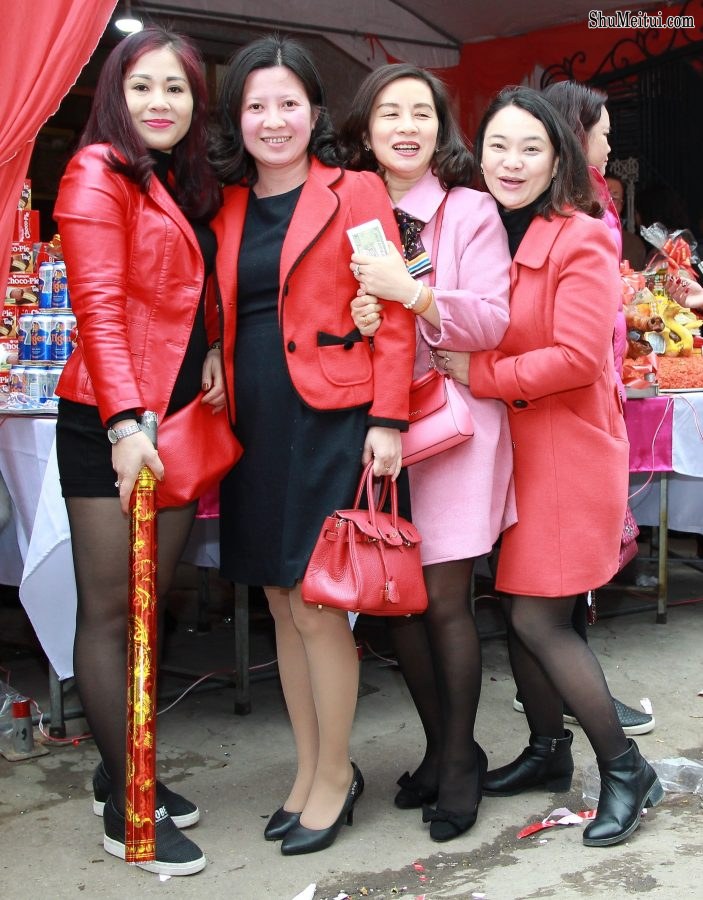 胡艳阿姨新年秀黑丝袜美腿[第11张/共33张]