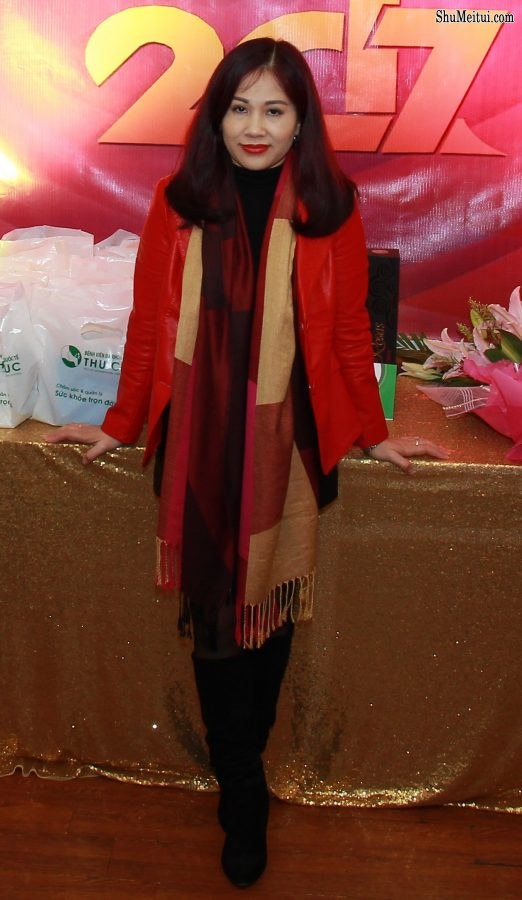 胡艳阿姨新年秀黑丝袜美腿[第15张/共33张]