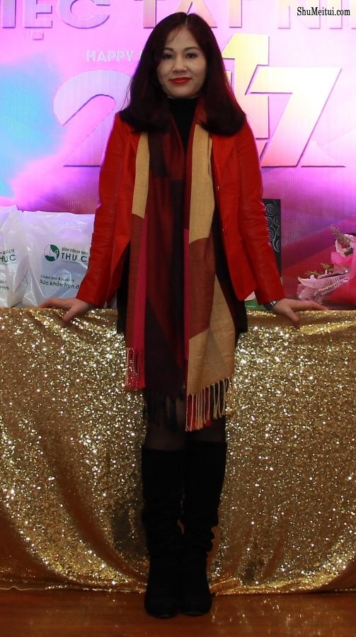 胡艳阿姨新年秀黑丝袜美腿[第16张/共33张]