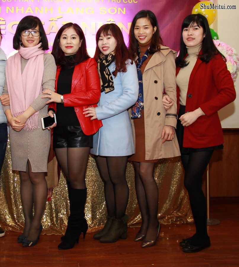 胡艳阿姨新年秀黑丝袜美腿[第23张/共33张]