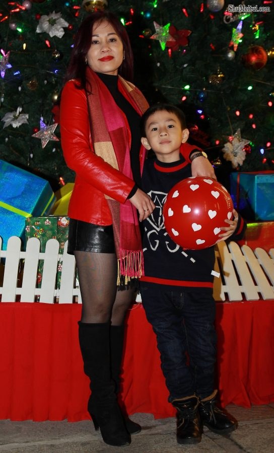 胡艳阿姨新年秀黑丝袜美腿[第31张/共33张]