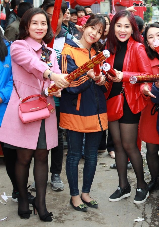 胡艳阿姨新年秀黑丝袜美腿[第8张/共33张]