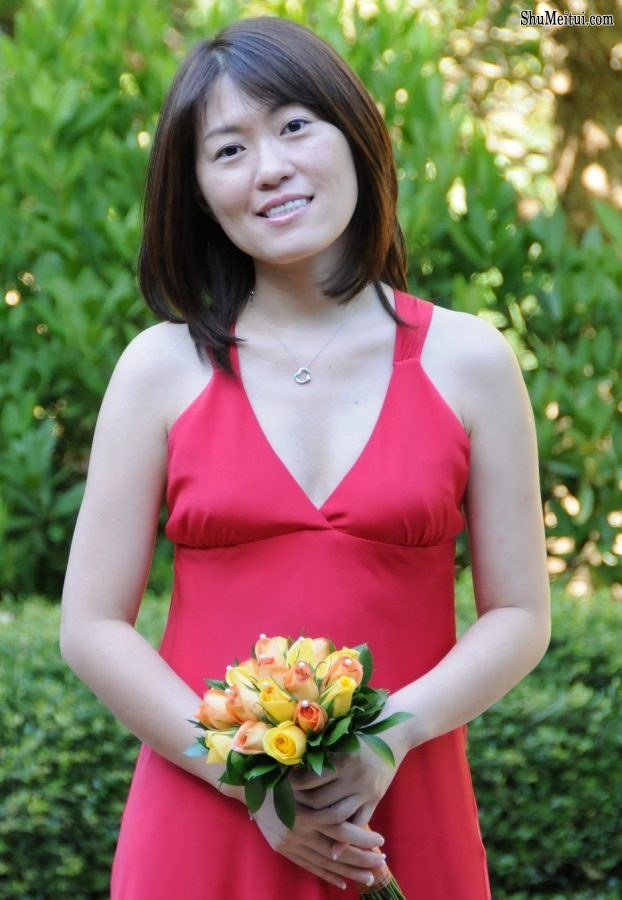 美丽大方的L嫂性感低胸红裙[第1张/共3张]