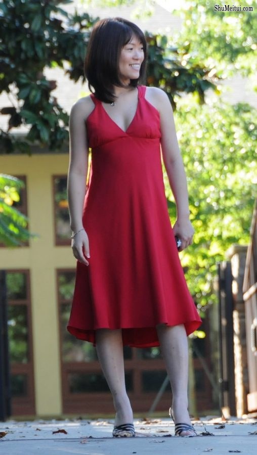 美丽大方的L嫂性感低胸红裙[第3张/共3张]