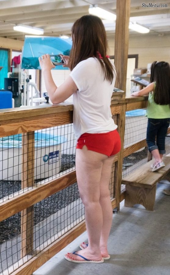 L嫂休闲度假短裤也太短了点儿[第5张/共6张]