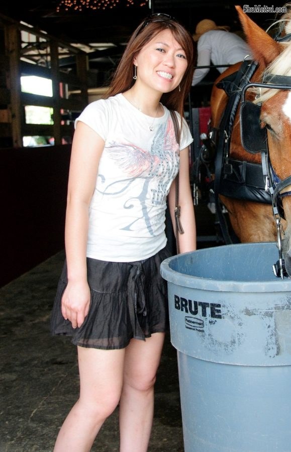 L嫂坡跟大白腿外出[第2张/共3张]