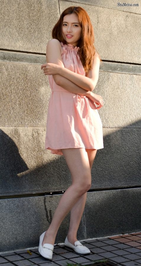 小庭撑伞雨中漫步还是穿上高跟鞋性感[第27张/共28张]