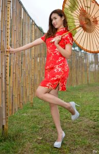 小庭红色超短旗袍高跟美腿