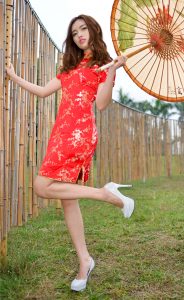 小庭红色超短旗袍高跟美腿