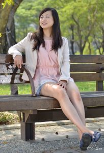 小云姐公园里的短裤大腿