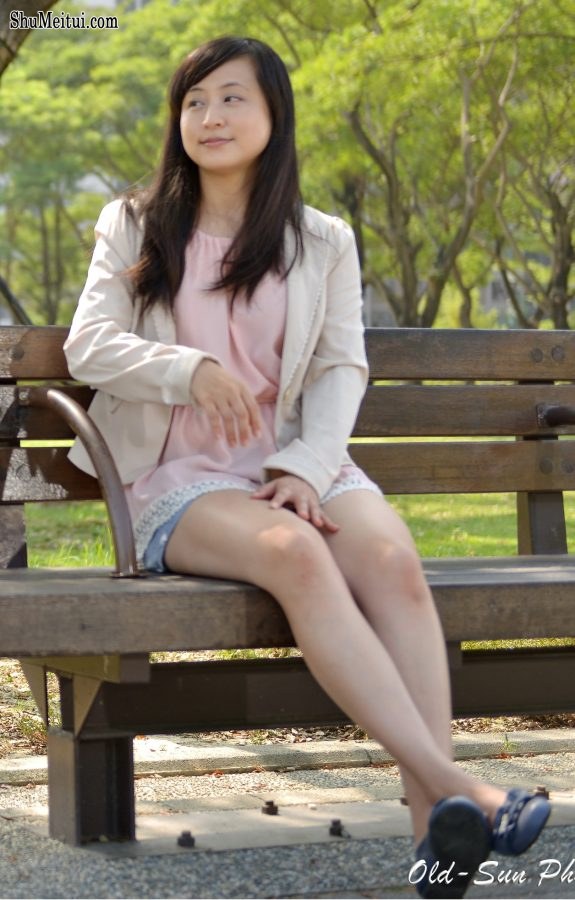 小云姐公园里的短裤大腿[第12张/共20张]