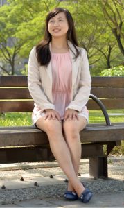 小云姐公园里的短裤大腿