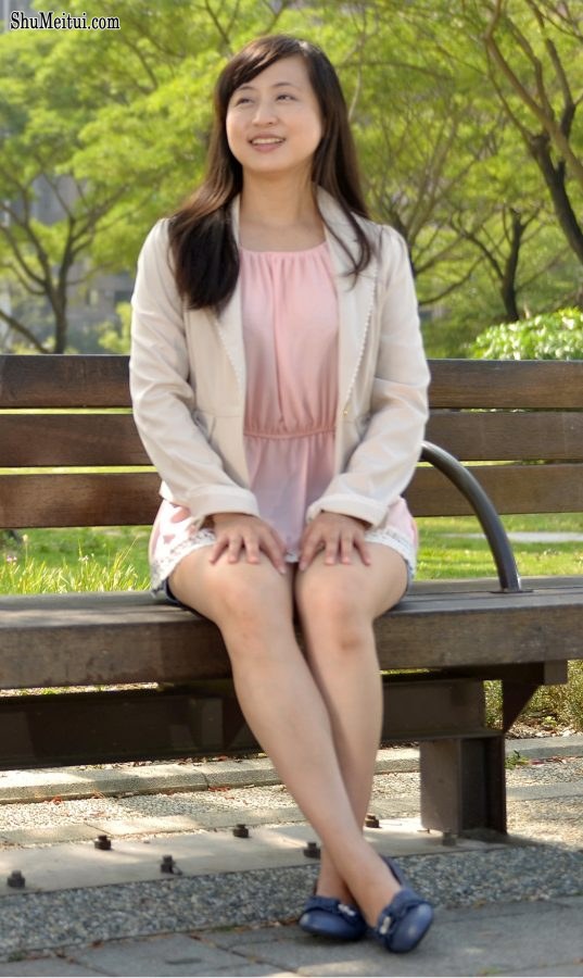 小云姐公园里的短裤大腿[第16张/共20张]