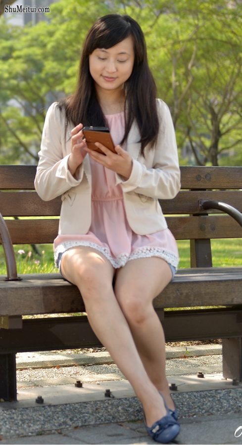 小云姐公园里的短裤大腿[第19张/共20张]