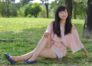 小云姐公园里的短裤大腿