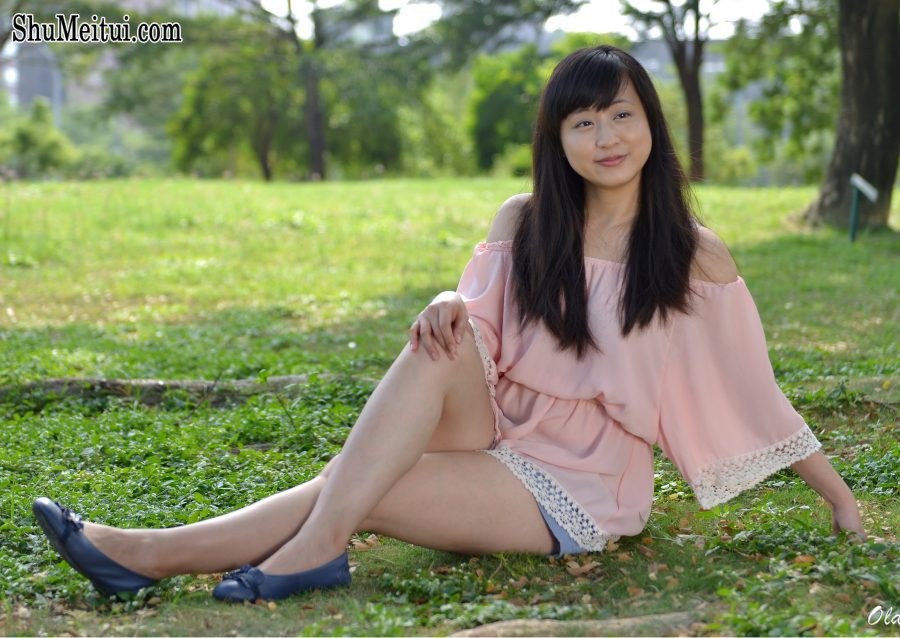 小云姐公园里的短裤大腿[第5张/共20张]