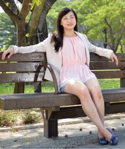 小云姐公园里的短裤大腿