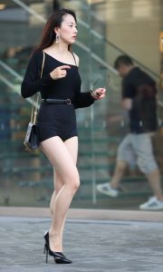 性感气质的姐姐美腿细高跟靓丽街拍