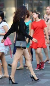 性感气质的姐姐美腿细高跟靓丽街拍