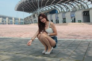 穿肉色丝袜的长腿女孩——机车型号：v star 1100