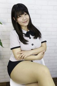 美女有一双肥硕的大腿