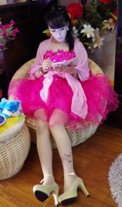 卡儿继续在家里秀肉丝袜