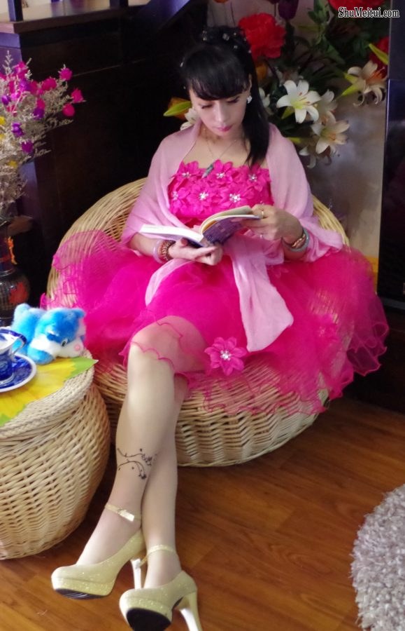 卡儿继续在家里秀肉丝袜[第4张/共6张]