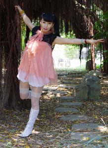 妹妹卡儿的白丝和姐姐薇儿的肉丝外出