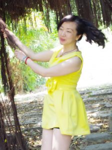 妹妹卡儿的白丝和姐姐薇儿的肉丝外出