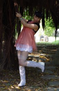 妹妹卡儿的白丝和姐姐薇儿的肉丝外出