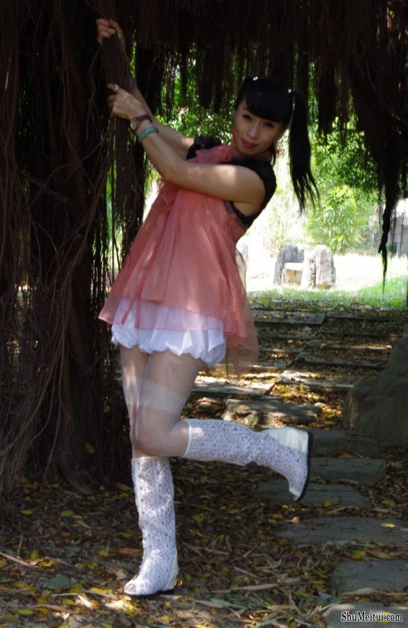 妹妹卡儿的白丝和姐姐薇儿的肉丝外出[第13张/共16张]