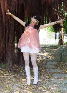 妹妹卡儿的白丝和姐姐薇儿的肉丝外出