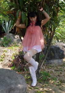 妹妹卡儿的白丝和姐姐薇儿的肉丝外出