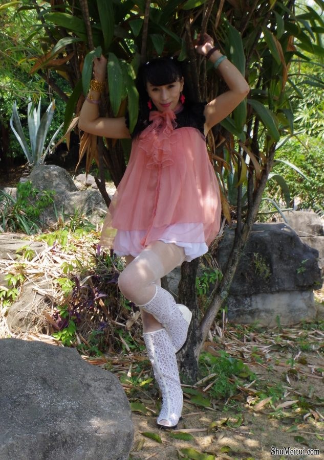 妹妹卡儿的白丝和姐姐薇儿的肉丝外出[第6张/共16张]