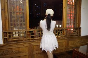 卡儿和薇儿姐妹俩外出不是肉丝就是黑丝