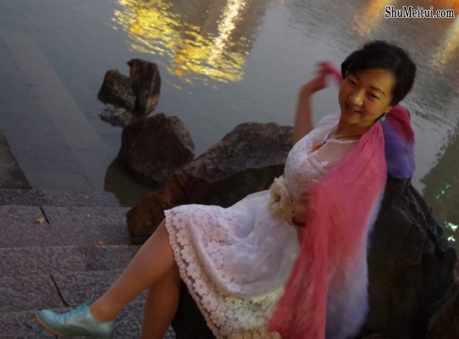 卡儿薇儿两姐妹外出肉丝真是无丝不欢[第11张/共25张]