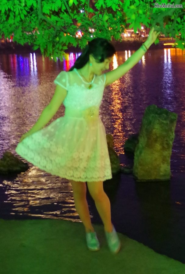 卡儿薇儿两姐妹外出肉丝真是无丝不欢[第15张/共25张]