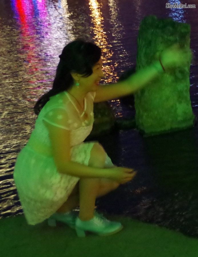 卡儿薇儿两姐妹外出肉丝真是无丝不欢[第16张/共25张]