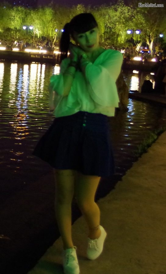 卡儿薇儿两姐妹外出肉丝真是无丝不欢[第18张/共25张]