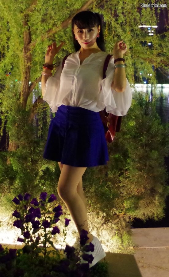 卡儿薇儿两姐妹外出肉丝真是无丝不欢[第19张/共25张]