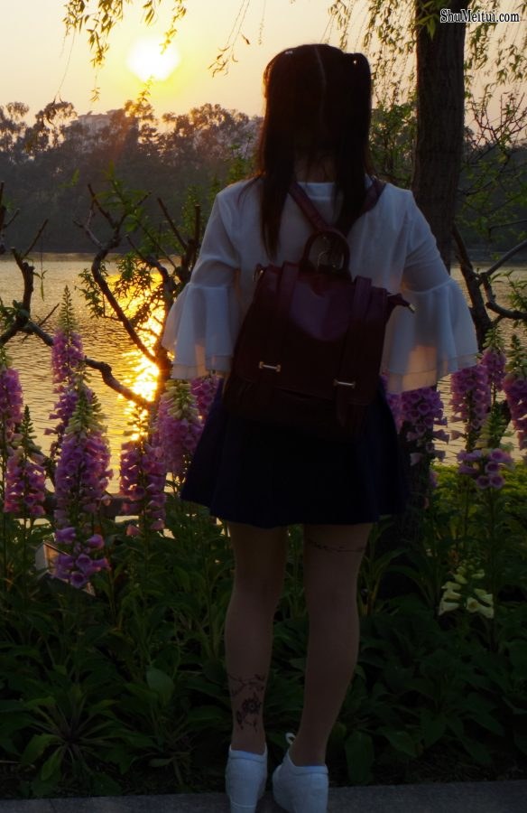 卡儿薇儿两姐妹外出肉丝真是无丝不欢[第9张/共25张]