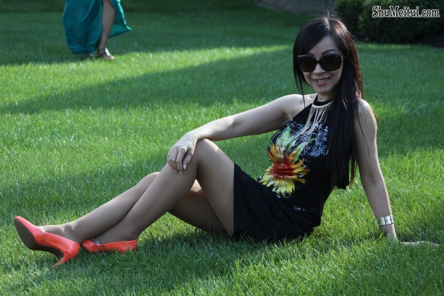 富婆罗斯豪宅名车灰丝袜高跟[第1张/共18张]