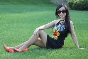 富婆罗斯豪宅名车灰丝袜高跟