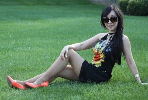 富婆罗斯豪宅名车灰丝袜高跟