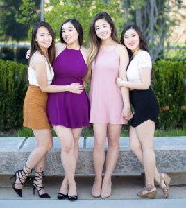 熟女们美腿外拍最右边的裙子太短走光了