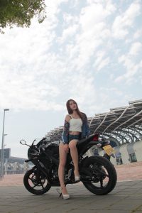 穿肉色丝袜的长腿女孩——机车型号：HONDA CBR 300