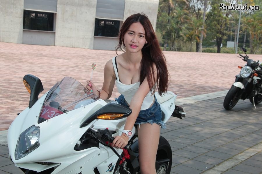 肉丝袜机车女孩——MV AGUSTA F3[第10张/共29张]